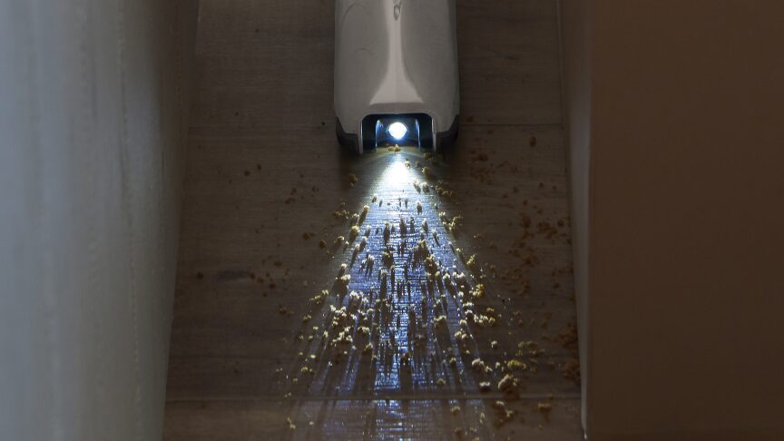 旧型(MC-SR630K)は、狭い場所用の「子ノズル」にのみライトを搭載。