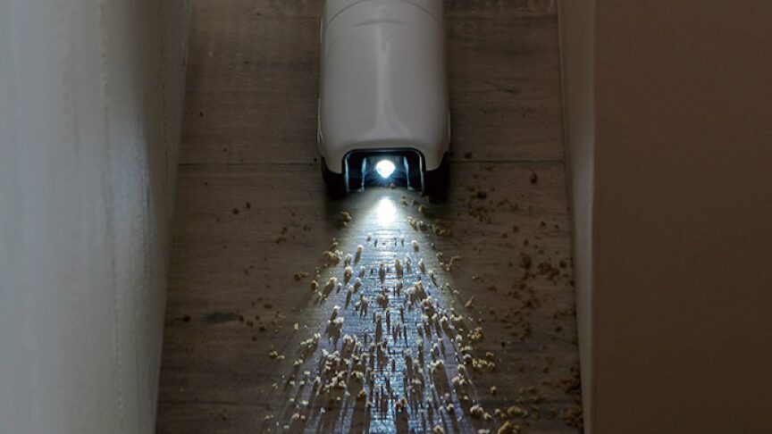 LEDライトですき間のゴミも見逃さない